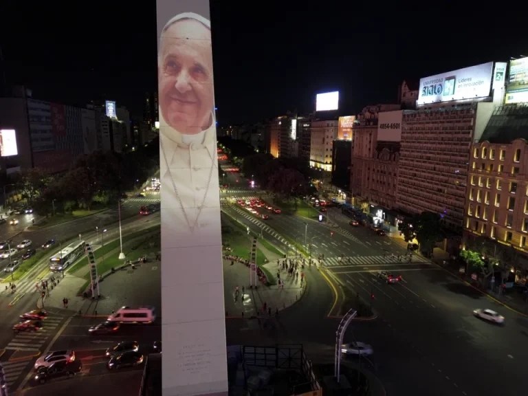 “Lo extrañamos un montón”. Argentina reza por la delicada salud del papa Francisco