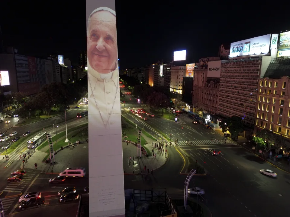 “Lo extrañamos un montón”. Argentina reza por la delicada salud del papa Francisco