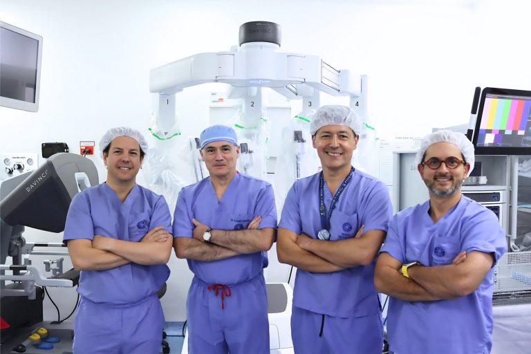Más de 1.500 cirugías robóticas en la Fundación Santa Fe de Bogotá: hito para la salud del país y la región