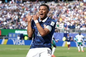 Mbappé revela sus intenciones al guiar el debut victorioso de Francia