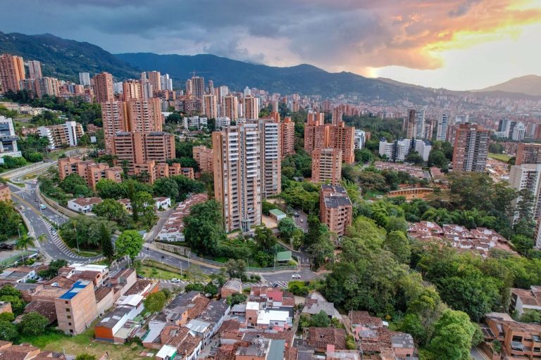 Metro de Medellín recibe nuevas ruedas para los 80 trenes del sistema, avanza en su modernización