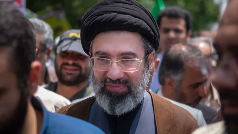 Mojtaba Jamenei, hijo del fallecido líder supremo, asume el control de Irán