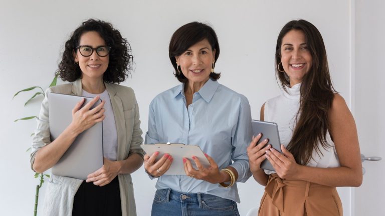 Mujeres en Colombia fortalecen cada vez más sus hábitos de ahorro y gestión financiera digital