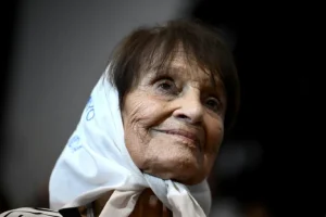 Murió Taty Almeida, emblema de las Madres de Plaza de Mayo en Argentina
