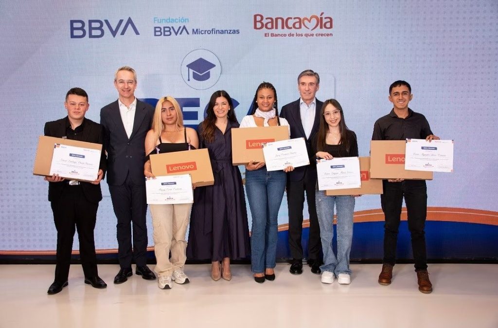 Otorgarán 6 becas universitarias a hijos de microempresarios vulnerables