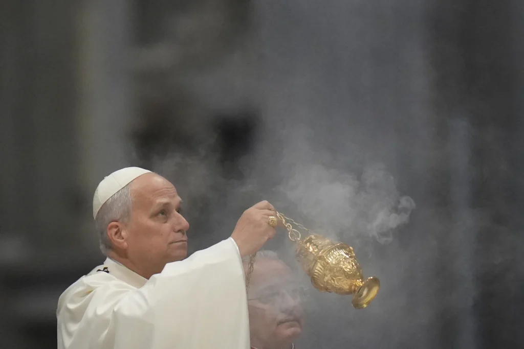 Papa pide paz para países marcados por la guerra y familias heridas por la violencia