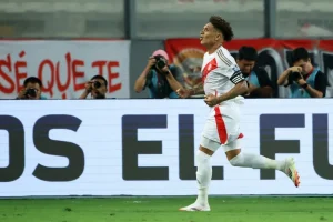 Perú venció 3-1 a Bolivia y dejó el último lugar de la eliminatoria