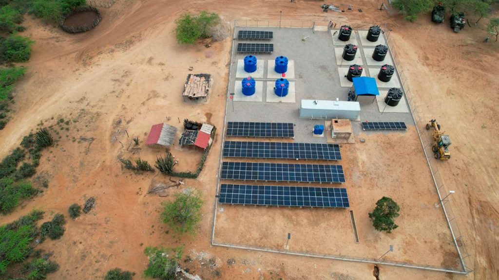 Petro entrega una Ptap a la comunidad de Yotojoroin en La Guajira