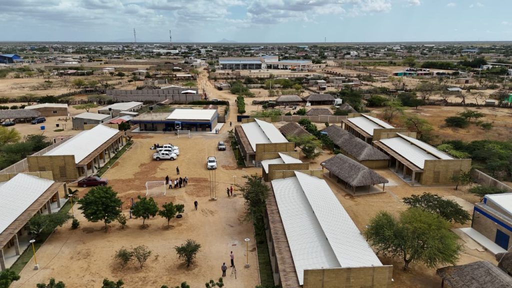 Petro inauguró siete colegios en La Guajira