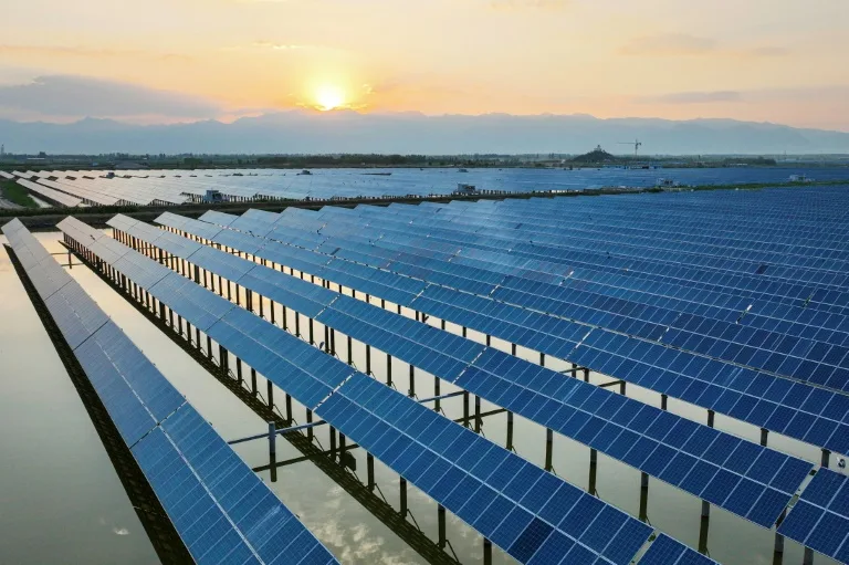 Petro le propone a EEUU proyecto conjunto de energía solar para Cuba