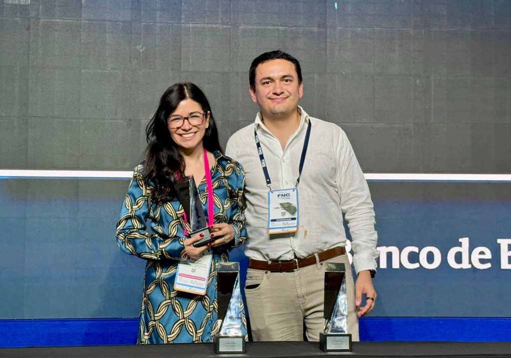 Premio a Bancamía por su ecosistema digital que incluye a los más vulnerables