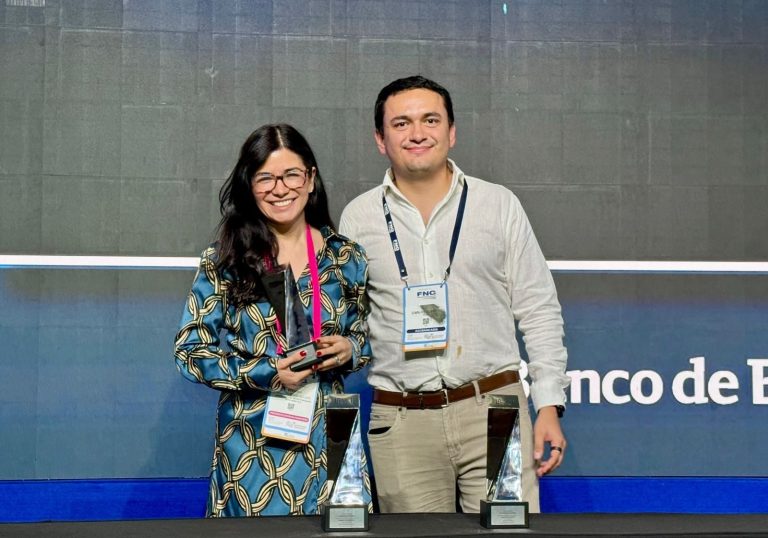Premio a Bancamía por su ecosistema digital que incluye a los más vulnerables
