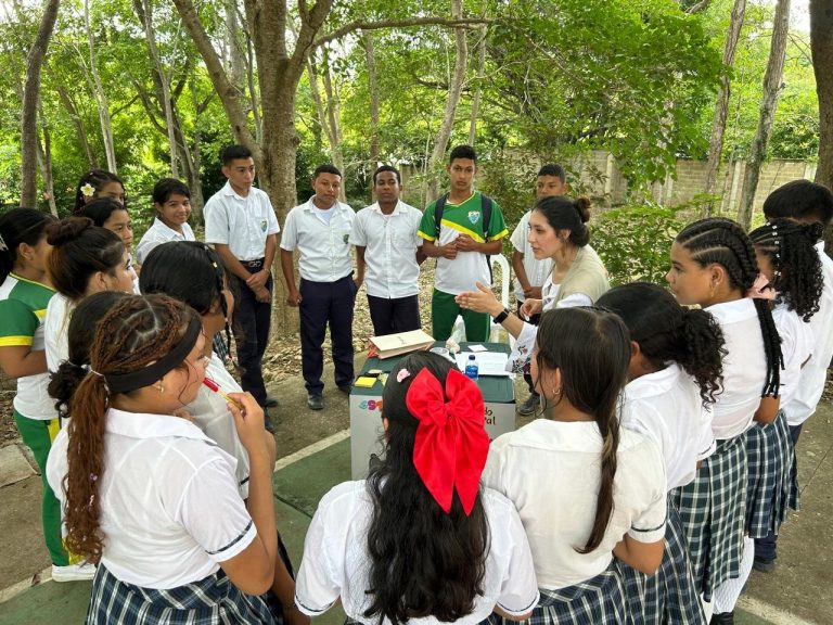 Programa para reducir la deserción escolar en las zonas rurales 