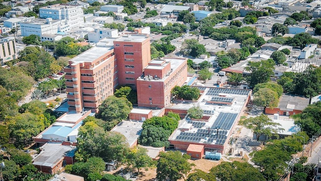 Proyecto de energía solar le ahorrará $160 millones al mes al Hospital Universitario Julio Méndez Barreneche