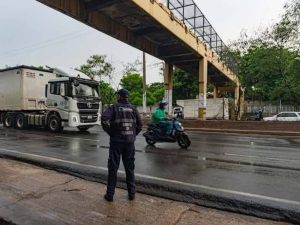 Puente peatonal que se cae a pedazos: problema que la Gobernación del Atlántico se demora en solucionar