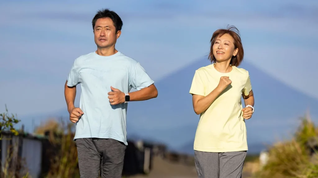 Qué es la caminata japonesa que se ha popularizado en las redes sociales