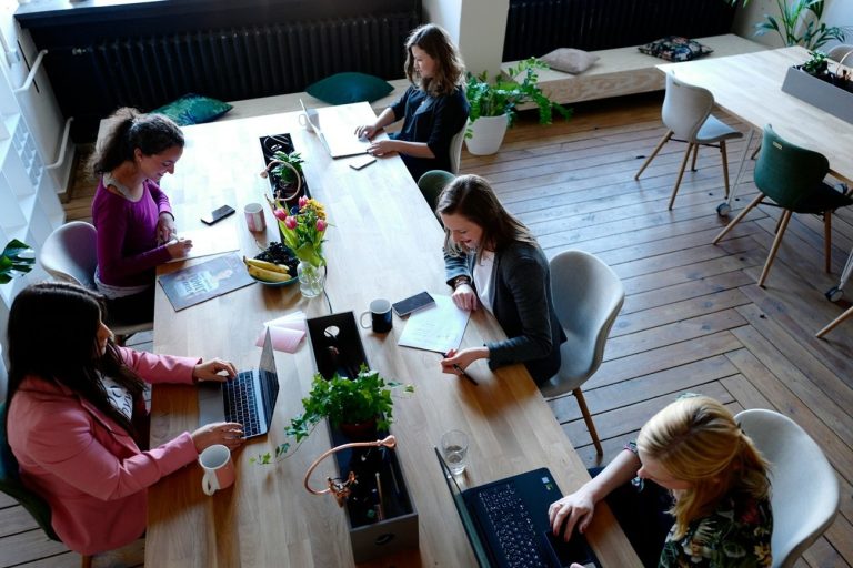 ¿Qué hacen distinto las empresas que logran avanzar en equidad e inclusión?