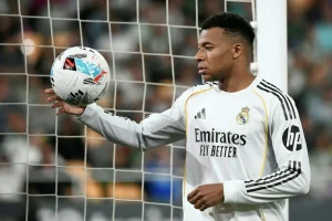 Real Madrid tropieza al empatar ante Betis, Mbappé pide el cambio