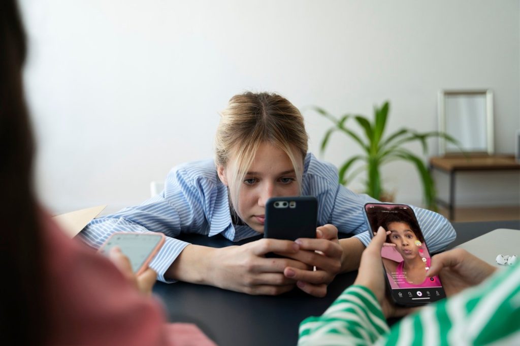 Redes sociales y salud mental: expertos alertan sobre señales de dependencia