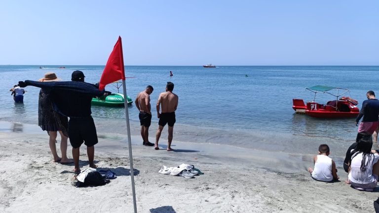 Restringido el baño de mar en El Rodadero por presencia de aguamala