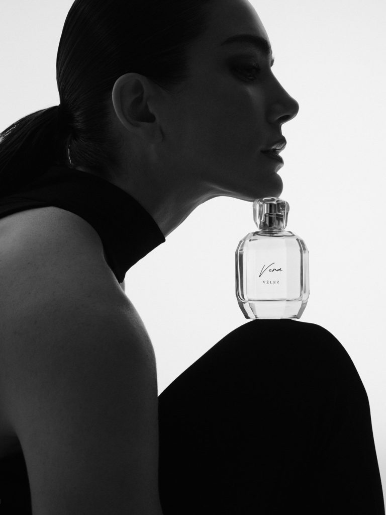 Salto de Vélez en perfumería con Vera – su primer Eau de Parfum – : Valentina Ferrer, la imagen