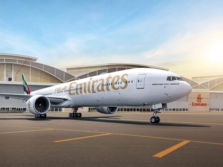 Salvar vidas en el aire: Emirates y Parsys diseñan innovadora estación de telemedicina para pasajeros a bordo