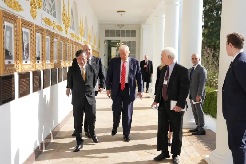 Sonrisas y cordialidad en la primera visita oficial de Petro a Trump en la Casa Blanca tras varios meses de tensión