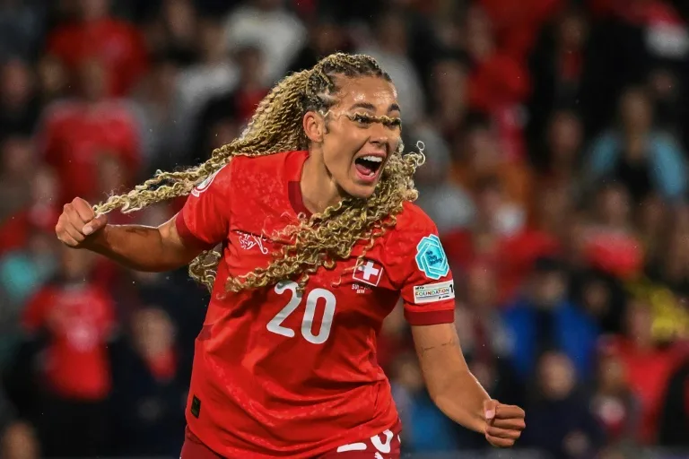 Suiza gana 2-0 a Islandia y clasifica a Noruega para cuartos de la Eurocopa femenina