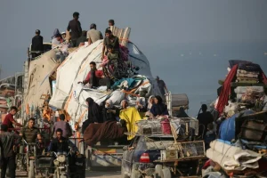 Tanques y aviones israelíes bombardean Ciudad de Gaza y el éxodo de palestinos continúa