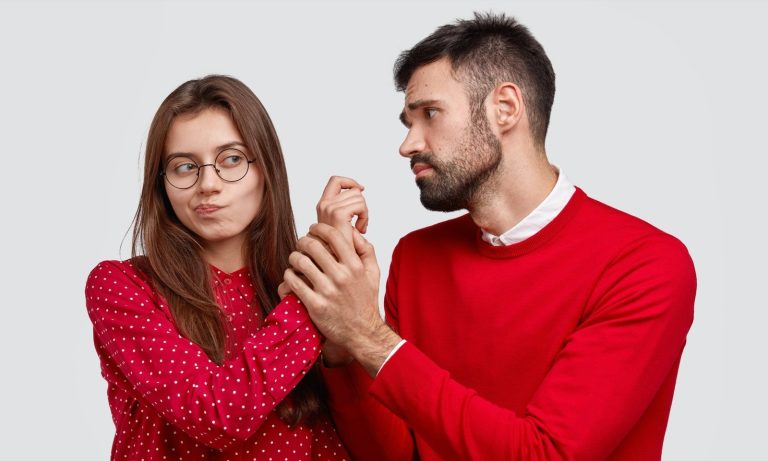 Temor al compromiso y una sed de libertad, así son las relaciones en 2025