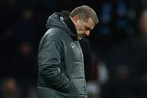 Tottenham agrava su crisis, Manchester United abre el paracaídas