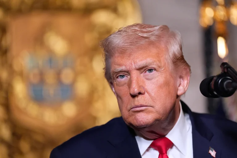 Trump afirma que EEUU atacó objetivos del Estado Islámico en Nigeria tras atentados a cristianos