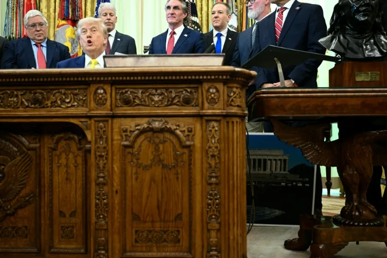 Trump anuncia 700 millones de dólares para proyectos de carbón en EEUU