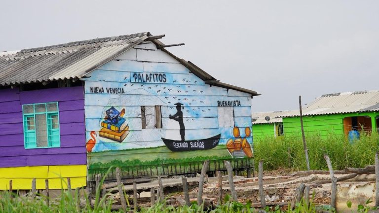 Una mirada al turismo comunitario en los pueblos palafitos a través de las rutas con color