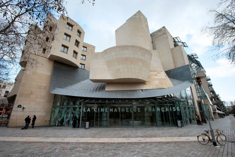 Una plaga de chinches obliga a cerrar un prestigioso cine de París
