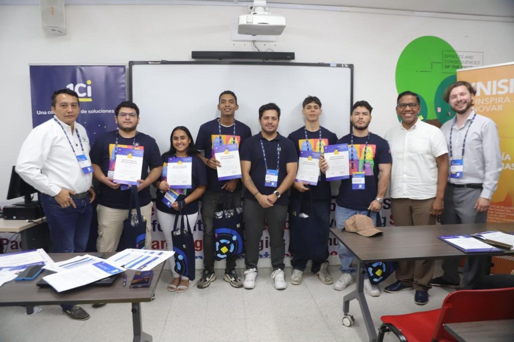 Unisimón y 1Ci consolidan alianza con exitoso programa de formación en Barranquilla
