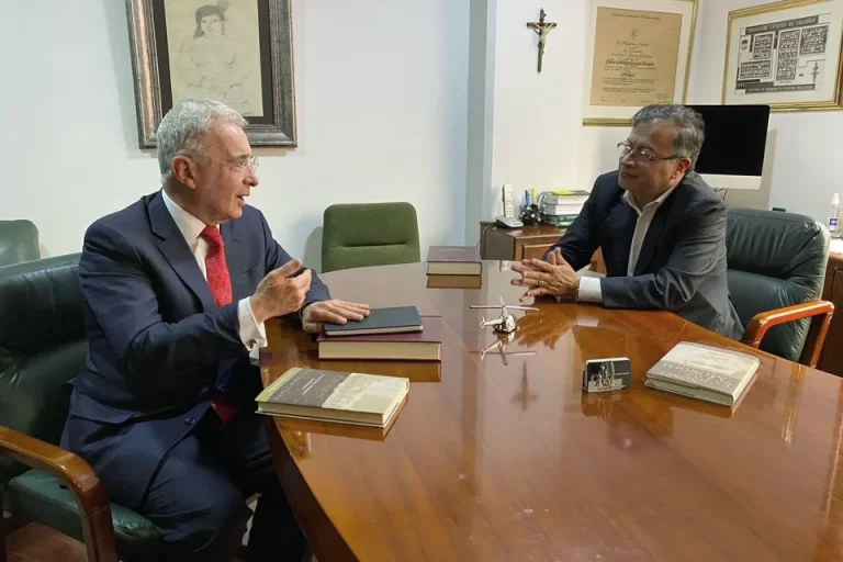 Uribe y Gaviria están ‘llamando al golpe de Estado’, advierte el presidente Petro