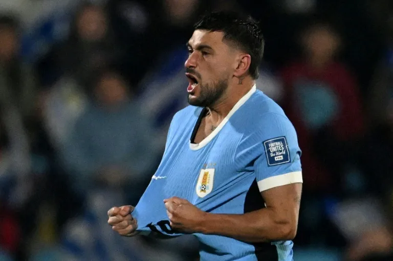 Uruguay se reconcilia con la victoria y Chile se despide del sueño americano