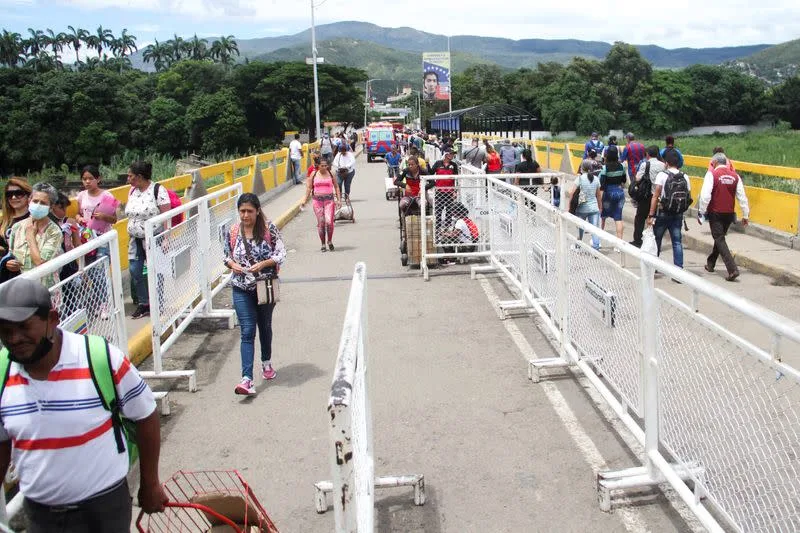 Venezuela autoriza reapertura de frontera con Colombia y levanta suspensión de vuelos