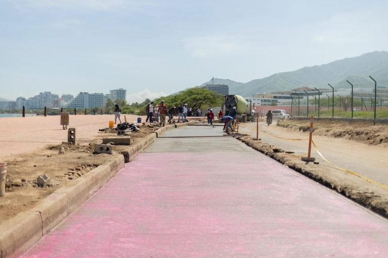 Ya se ha ejecutado más de la mitad de nueva vía de acceso al aeropuerto de Santa Marta