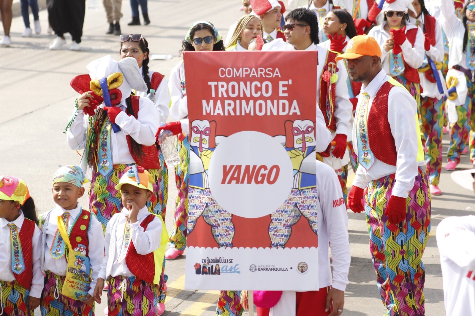 Carnavaleros con Yango