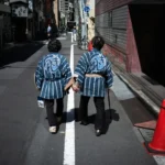 Ancianas por la calle