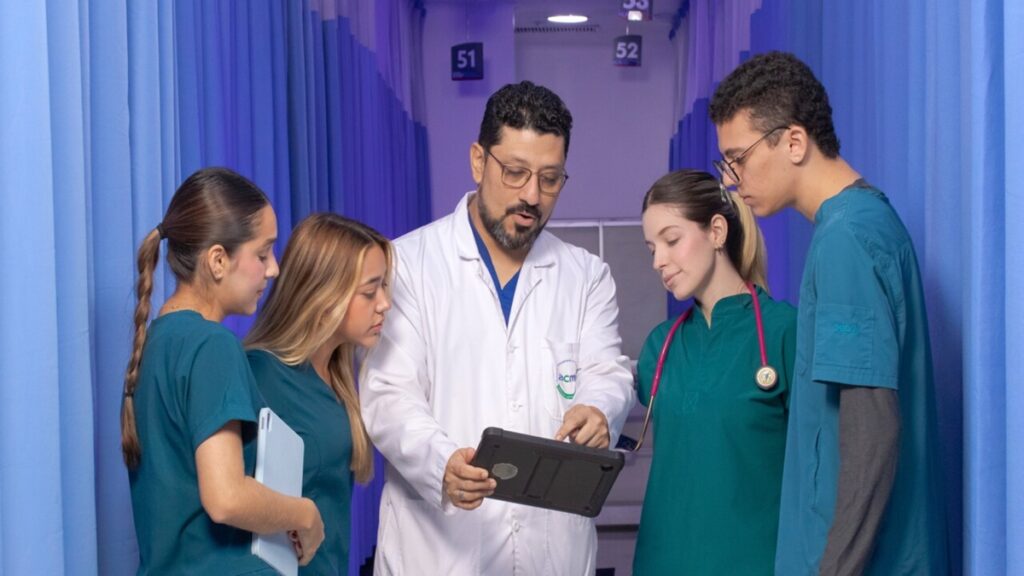 El estudio por parte del personal de salud de Uninorte es constante.