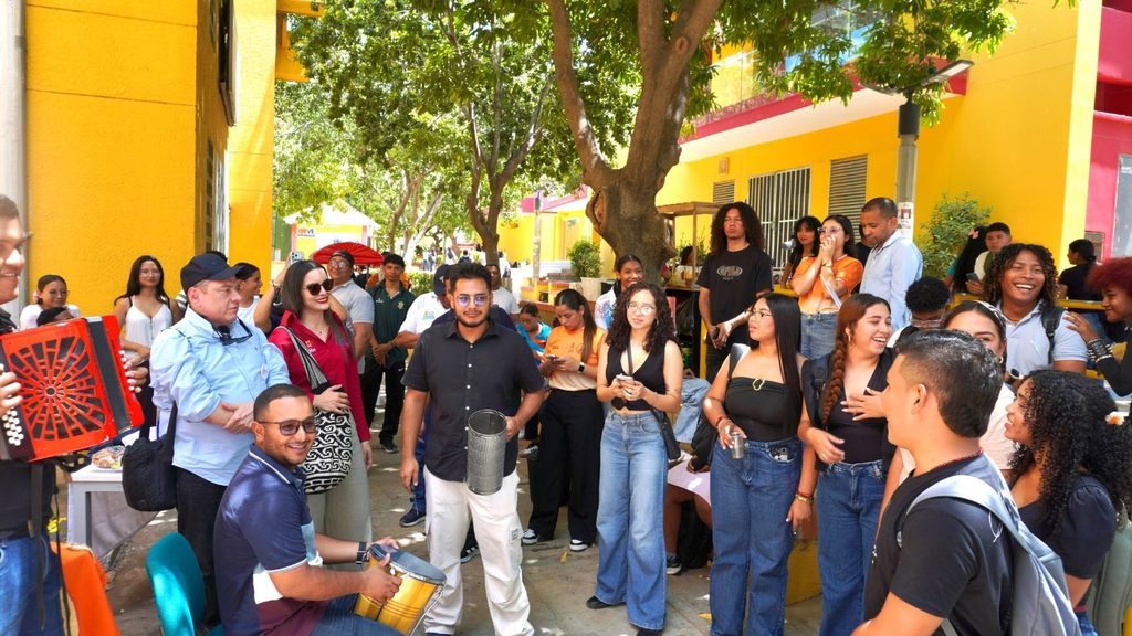 Impulso al talento vallenato: Fundación Cocha Molina dona acordeones a Uniguajira