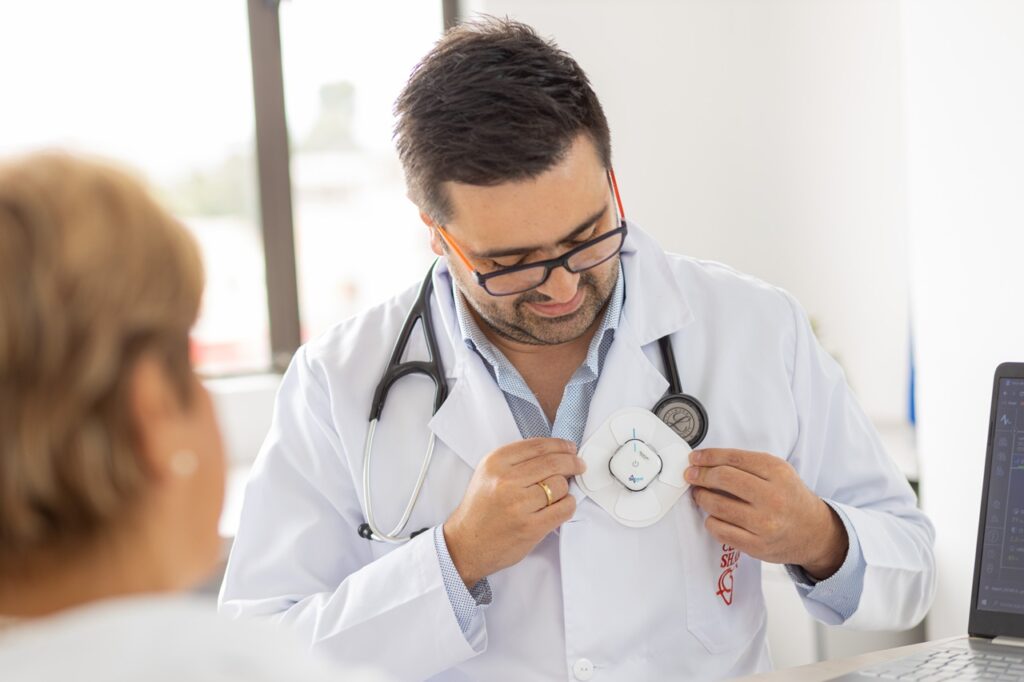 Clínica Shaio presenta el programa Sensórica para el monitoreo cardiaco remoto
