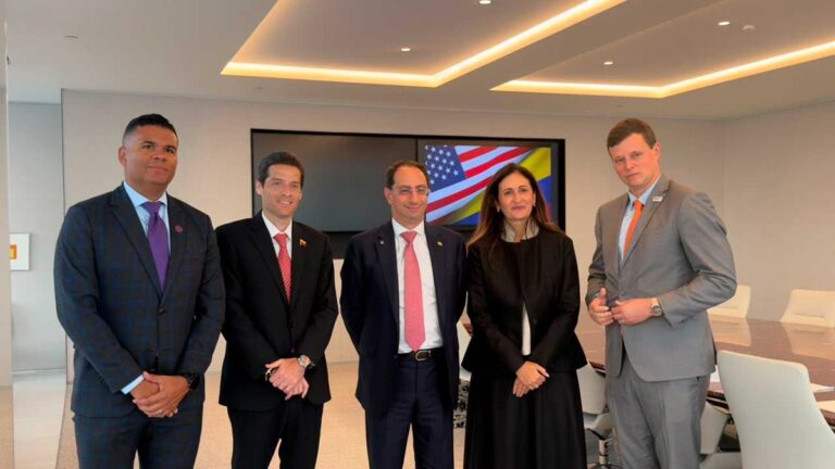 Gobierno con inversionistas.