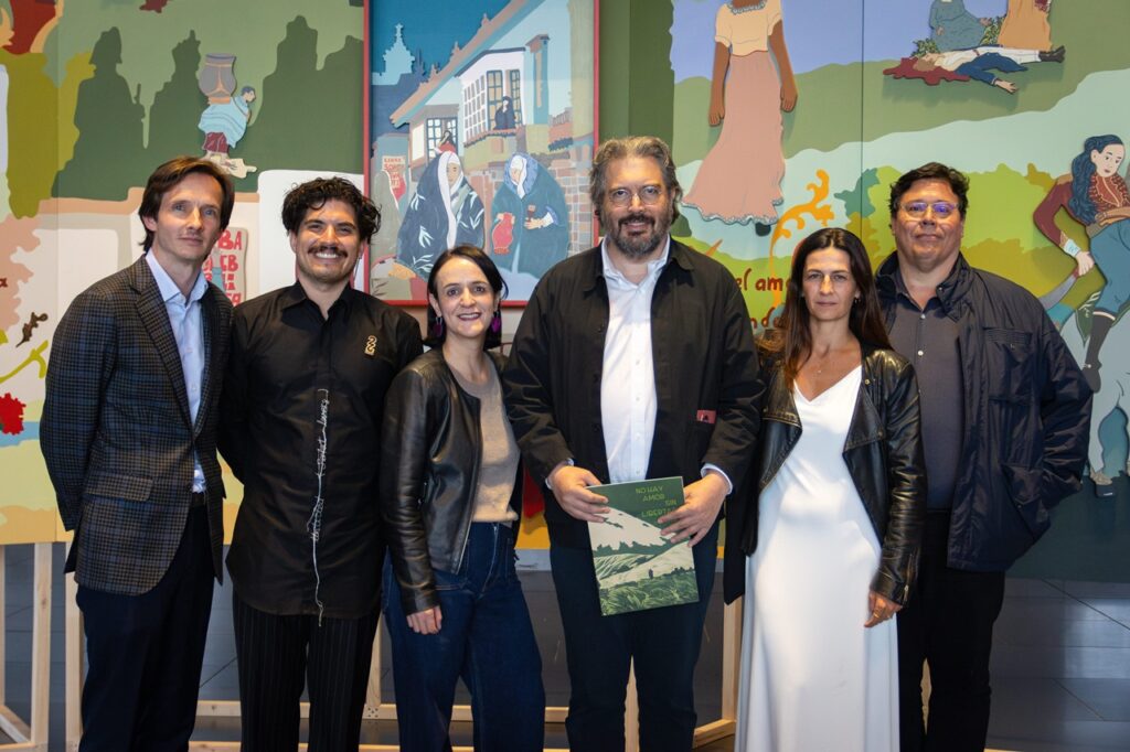 Ana María Chamucero gana el Premio de Arte Acoplásticos