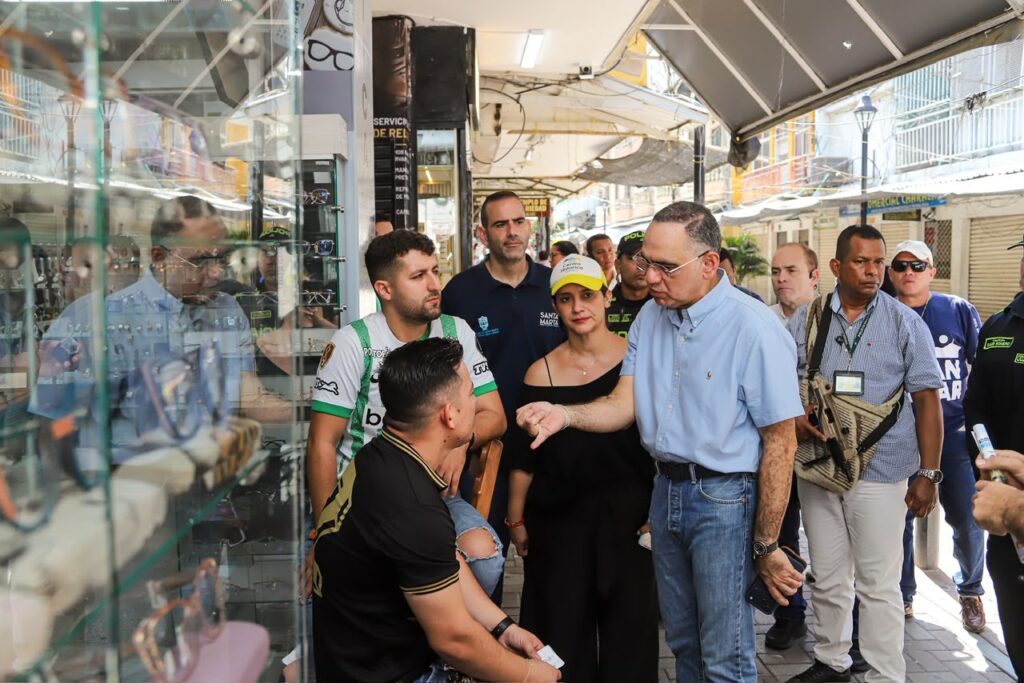 Reabre comercio samario