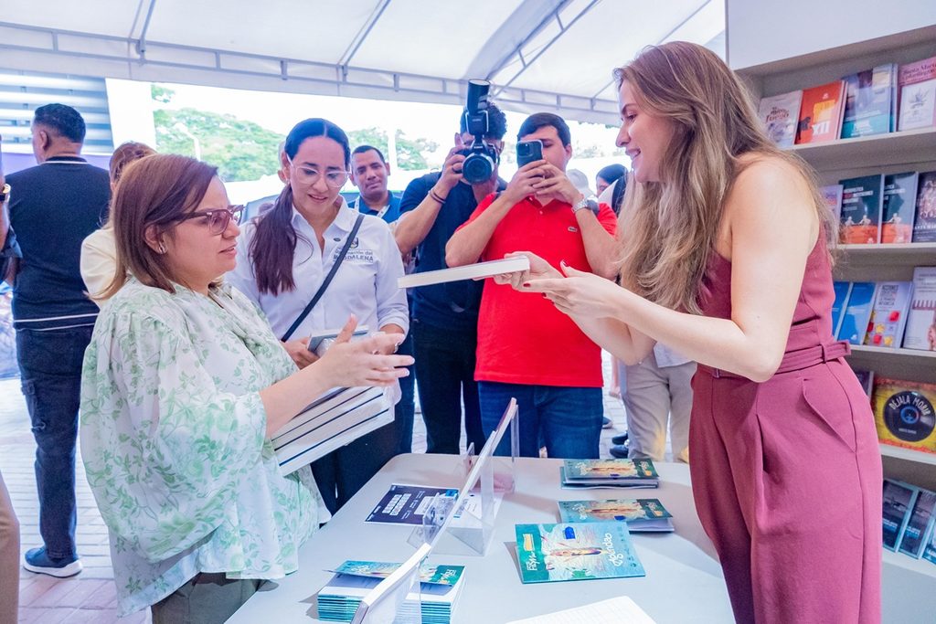 FilSMar inició con una invitación a leer más y a acudir a las bases de la educación