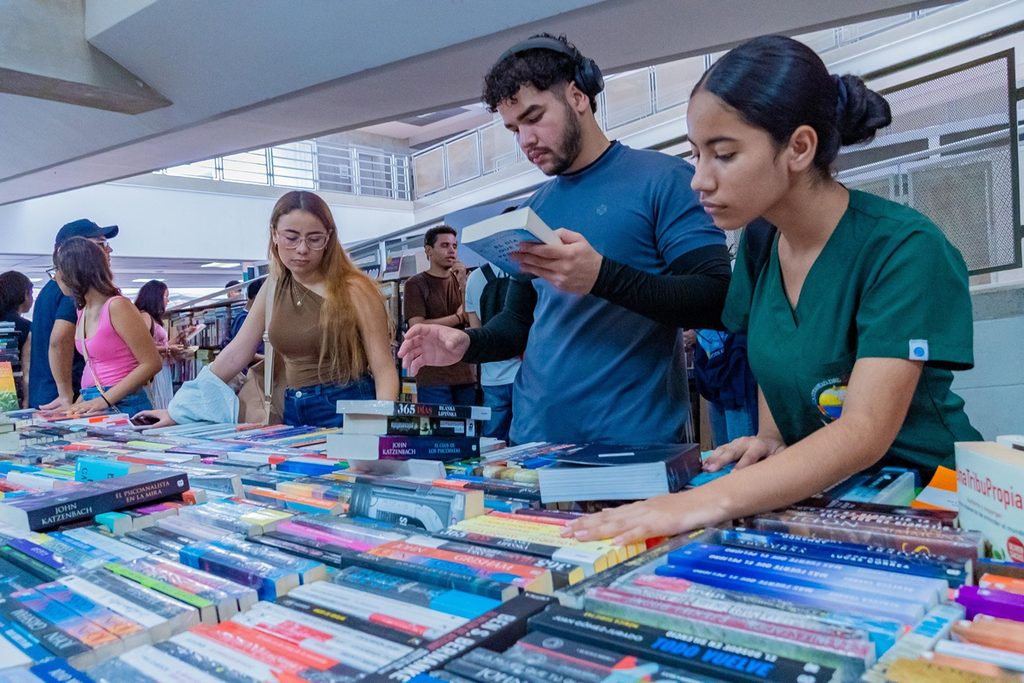 FilSMar inició con una invitación a leer más y a acudir a las bases de la educación